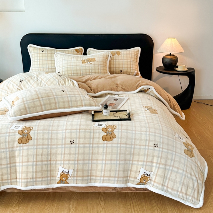 91家纺网 家纺一手货源 找家纺 诺梵2025新款牛8斤奶绒印花包边四件套乖乖熊