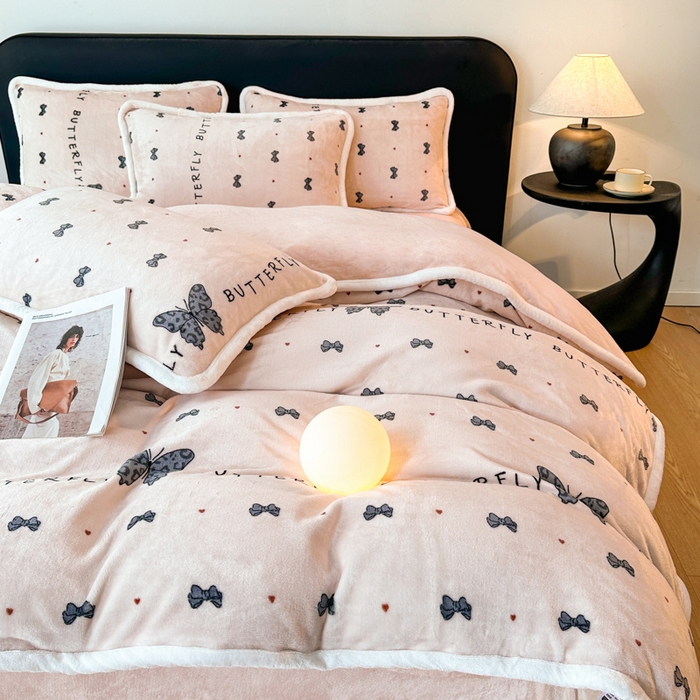 91家纺网 家纺一手货源 找家纺 诺梵2025新款牛8斤奶绒印花包边四件套蝴蝶结