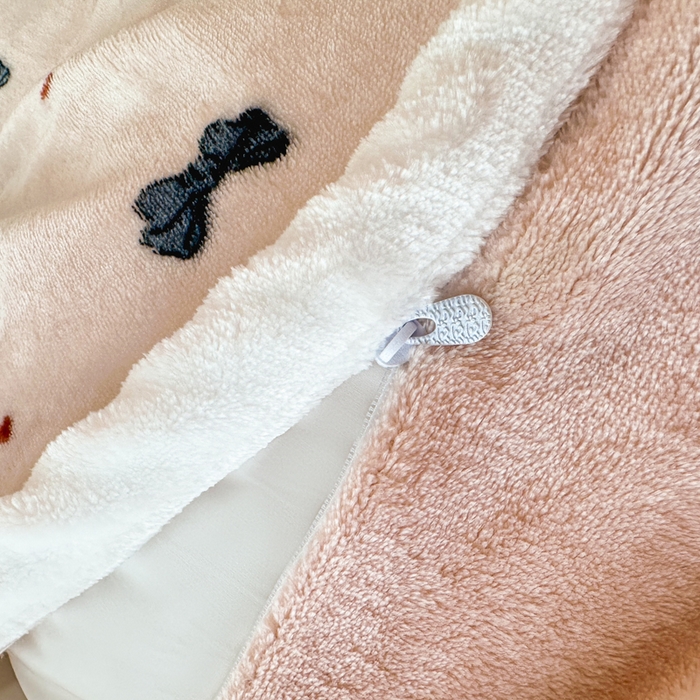 91家纺网 家纺一手货源 找家纺 诺梵2025新款牛8斤奶绒印花包边四件套蝴蝶结