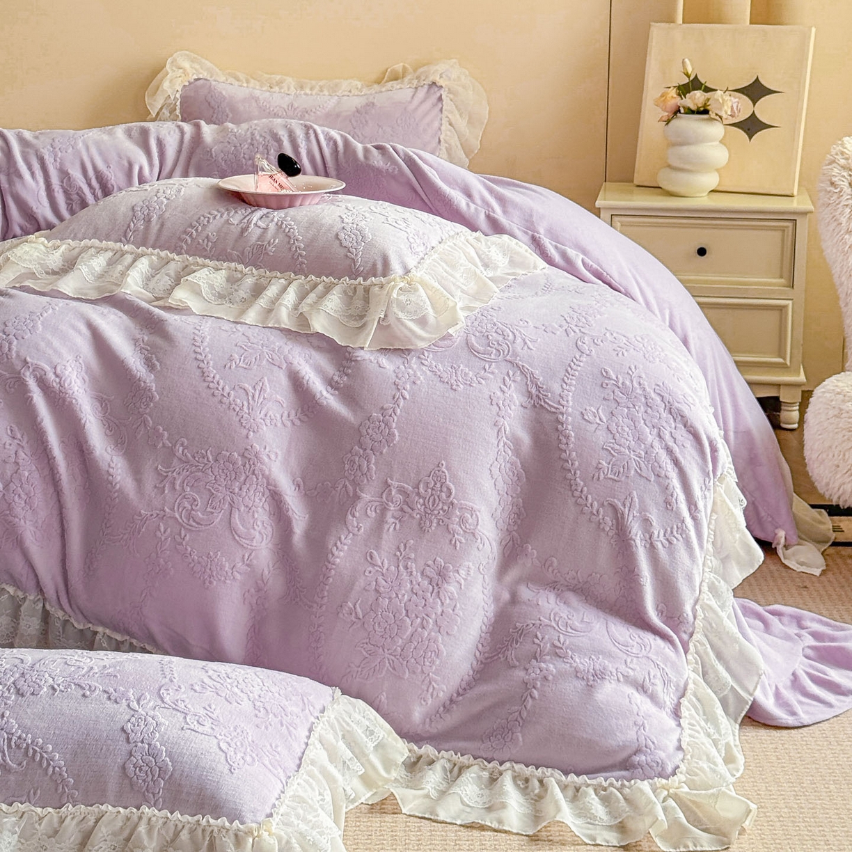 91家纺网 家纺一手货源 找家纺 爱家（原缔乐家纺） 2025新款A类牛奶雕花绒四件套 米娜系列 米娜-梦幻紫