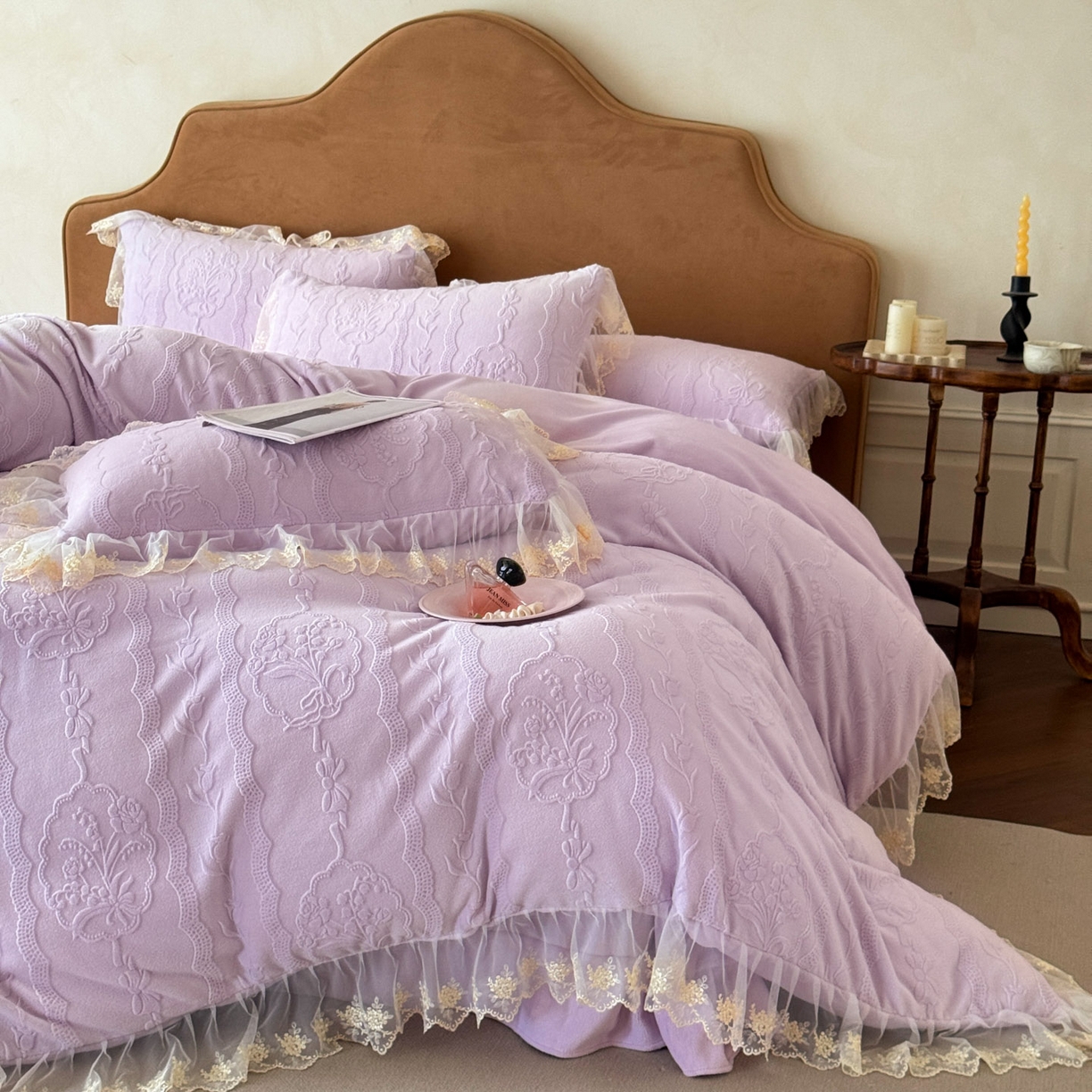 91家纺网 家纺一手货源 找家纺 爱家（原缔乐家纺） 2025新款A类牛奶雕花绒四件套 铃兰花系列 铃兰花-梦幻紫