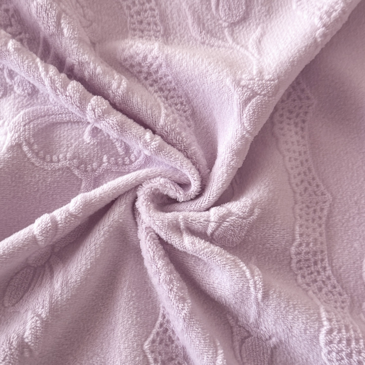 91家纺网 家纺一手货源 找家纺 爱家（原缔乐家纺） 2025新款A类牛奶雕花绒四件套 铃兰花系列 铃兰花-梦幻紫