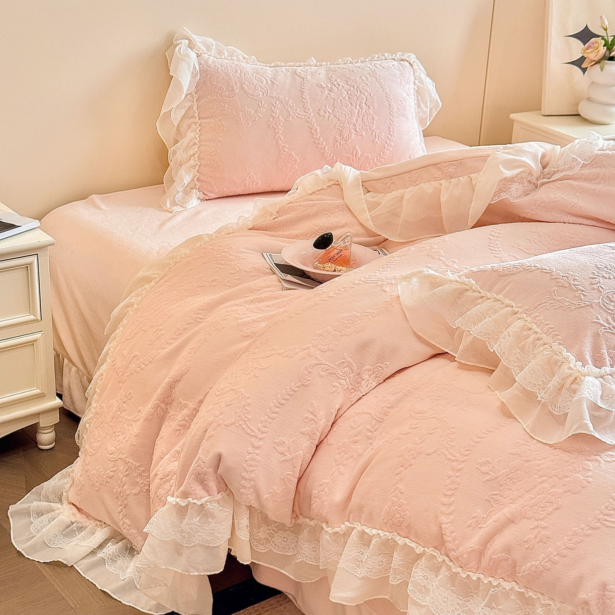 爱家（原缔乐家纺） 2025新款A类牛奶雕花绒四件套 米娜系列 米娜-公主粉