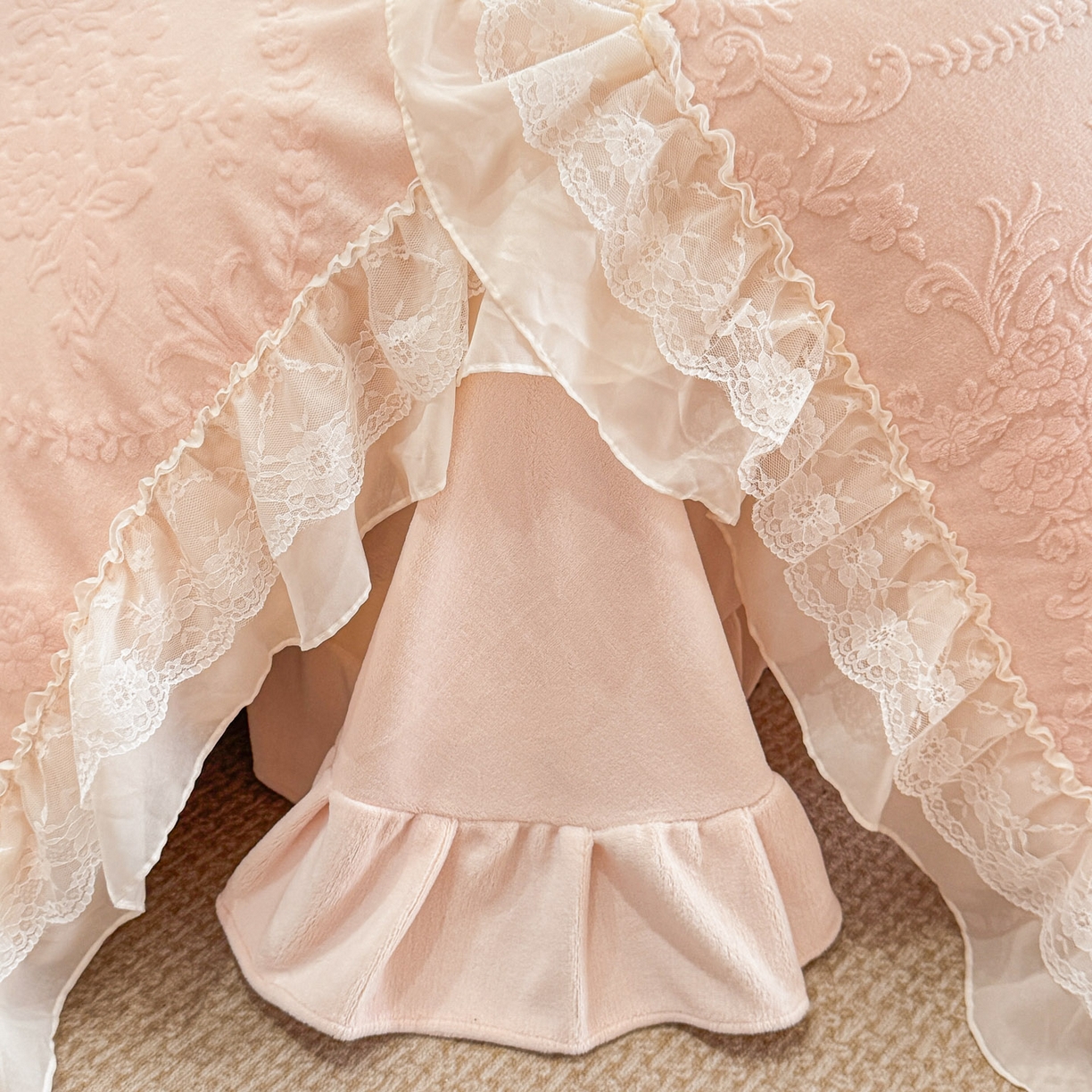 91家纺网 家纺一手货源 找家纺 爱家（原缔乐家纺） 2025新款A类牛奶雕花绒四件套 米娜系列 米娜-公主粉