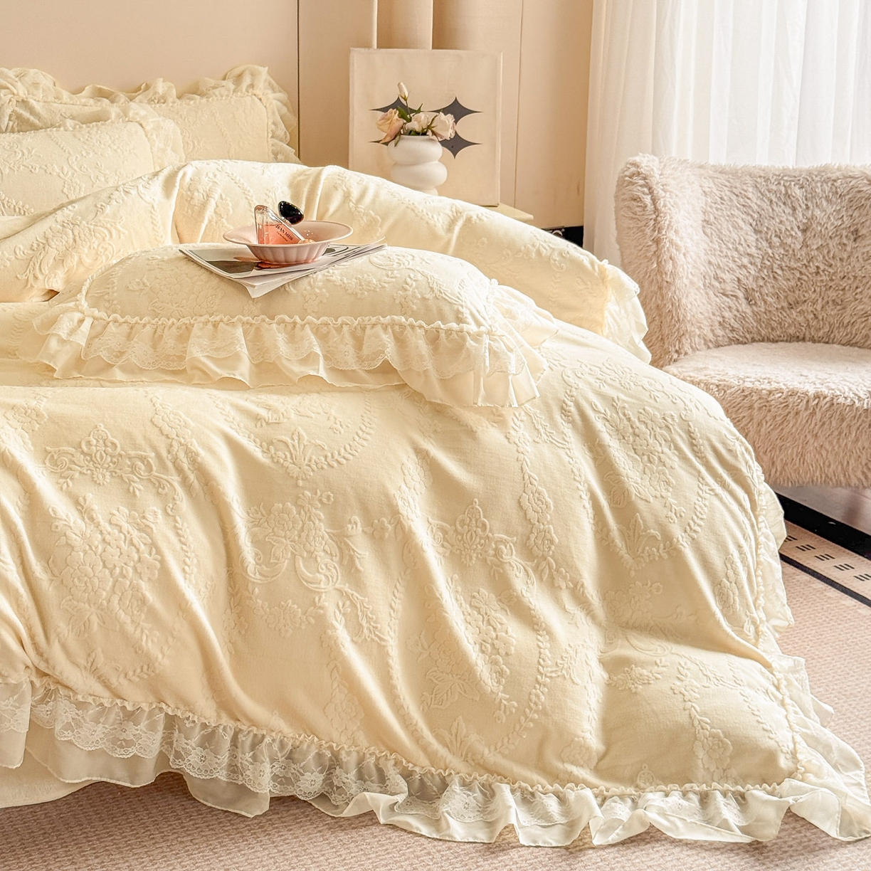 91家纺网 家纺一手货源 找家纺 爱家（原缔乐家纺） 2025新款A类牛奶雕花绒四件套 米娜系列 米娜-奶昔白