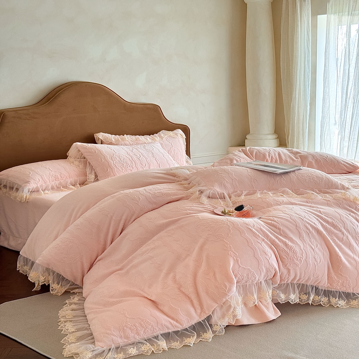 91家纺网 家纺一手货源 找家纺 爱家（原缔乐家纺） 2025新款A类牛奶雕花绒四件套 铃兰花系列 铃兰花-公主粉