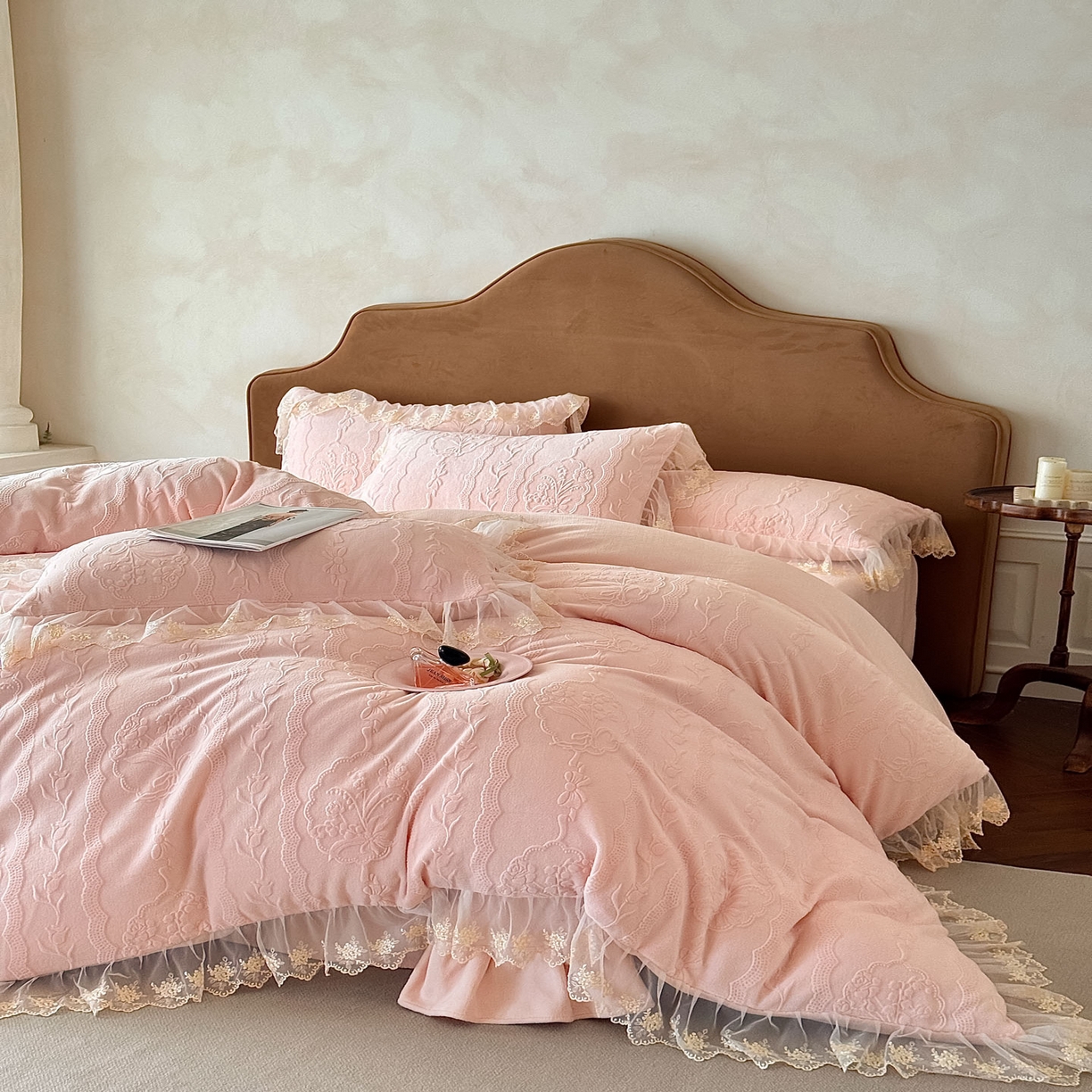 91家纺网 家纺一手货源 找家纺 爱家（原缔乐家纺） 2025新款A类牛奶雕花绒四件套 铃兰花系列 铃兰花-公主粉