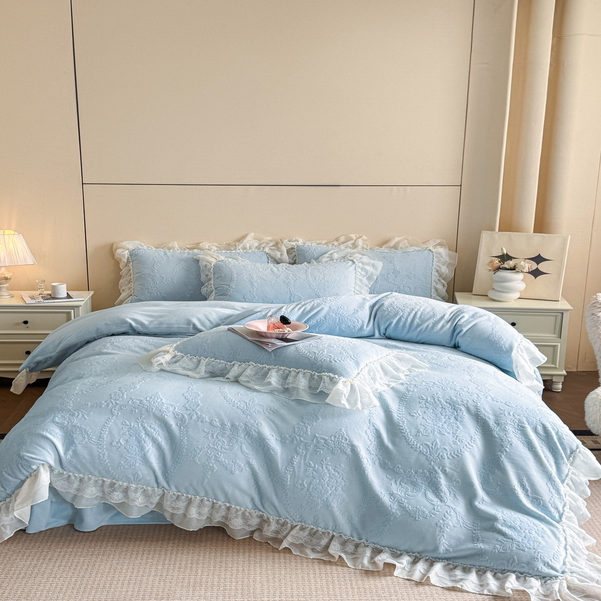 91家纺网 家纺一手货源 找家纺 爱家（原缔乐家纺） 2025新款A类牛奶雕花绒四件套 米娜系列 米娜-天空兰