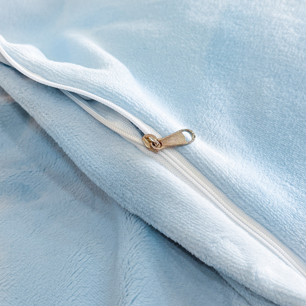 91家纺网 家纺一手货源 找家纺 爱家（原缔乐家纺） 2025新款A类牛奶雕花绒四件套 米娜系列 米娜-天空兰