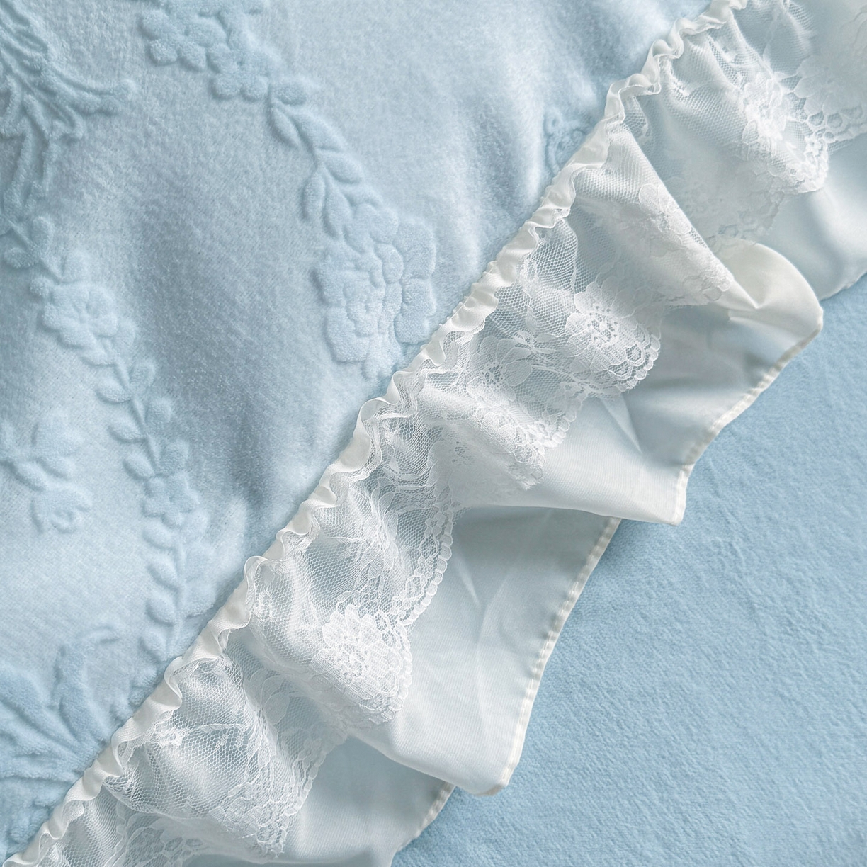 91家纺网 家纺一手货源 找家纺 爱家（原缔乐家纺） 2025新款A类牛奶雕花绒四件套 米娜系列 米娜-天空兰