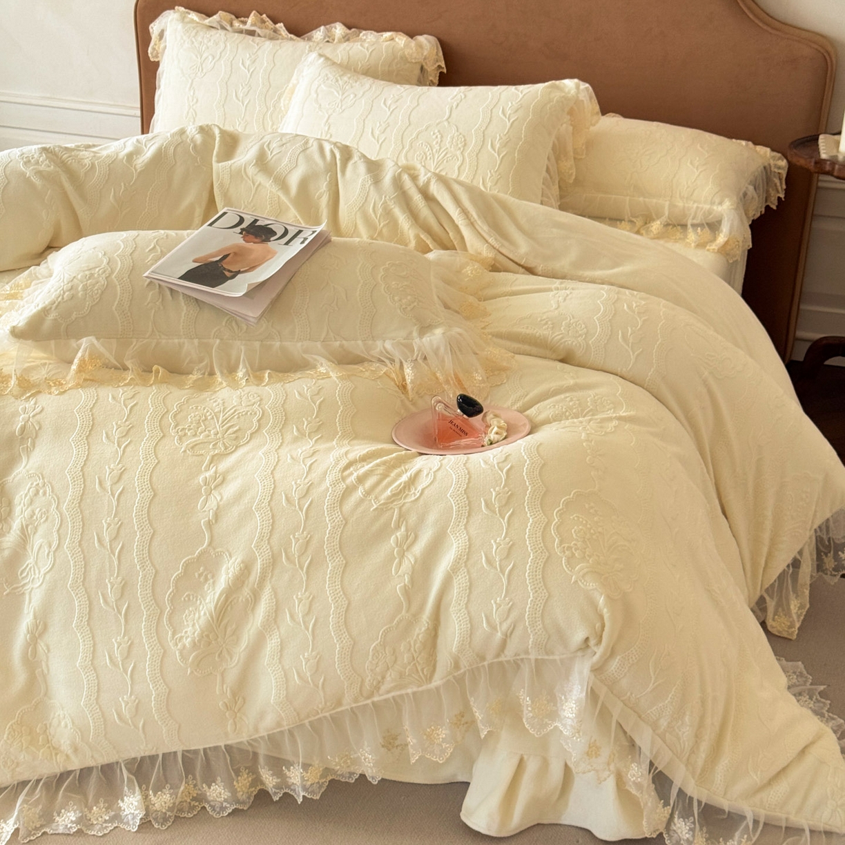 91家纺网 家纺一手货源 找家纺 爱家（原缔乐家纺） 2025新款A类牛奶雕花绒四件套 铃兰花系列 铃兰花-奶昔白