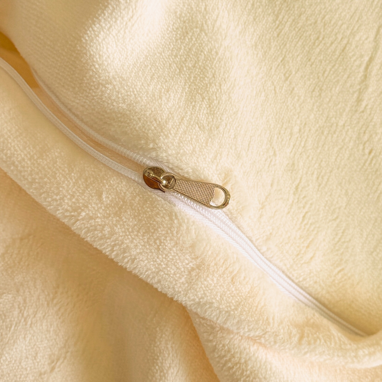 91家纺网 家纺一手货源 找家纺 爱家（原缔乐家纺） 2025新款A类牛奶雕花绒四件套 铃兰花系列 铃兰花-奶昔白