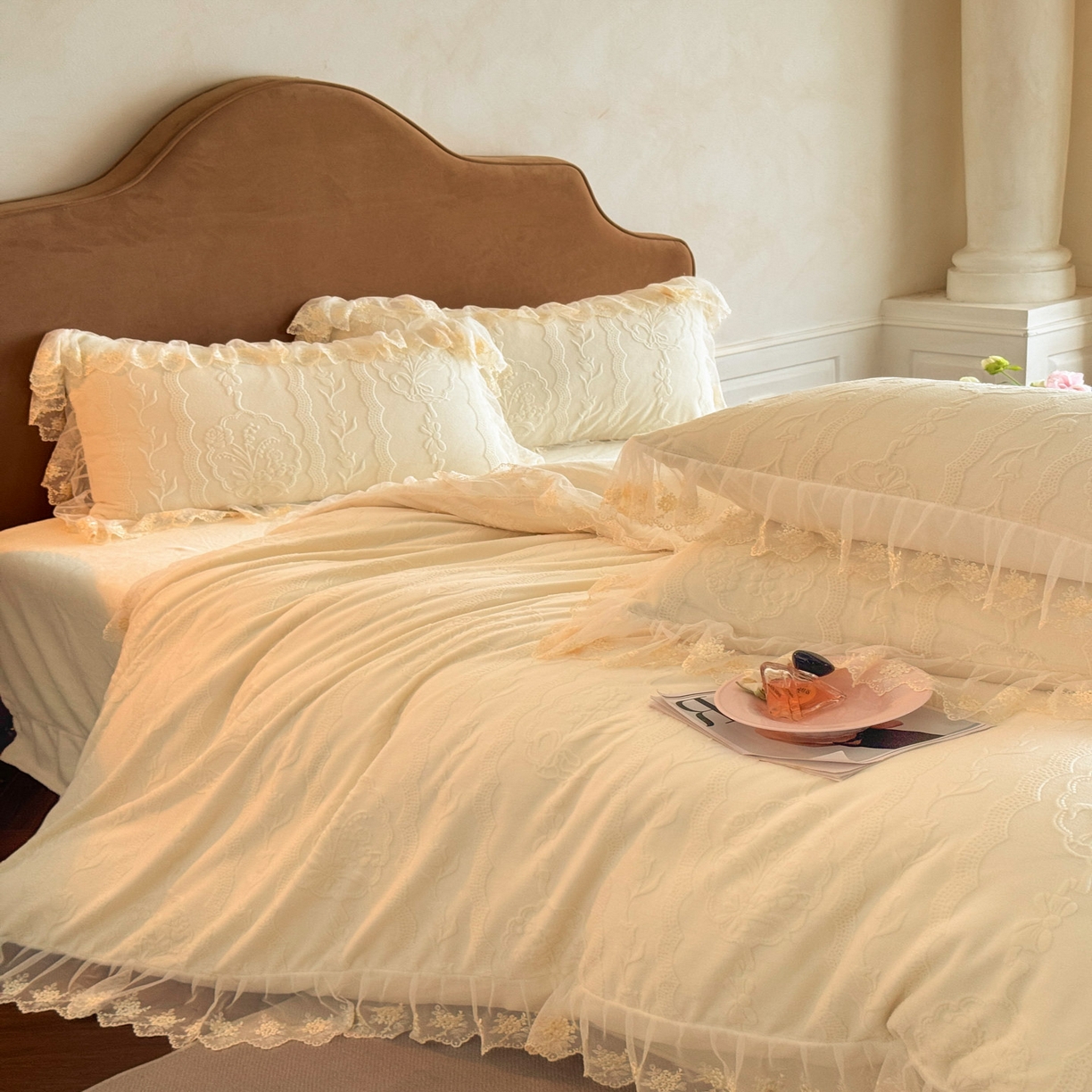 91家纺网 家纺一手货源 找家纺 爱家（原缔乐家纺） 2025新款A类牛奶雕花绒四件套 铃兰花系列 铃兰花-奶昔白