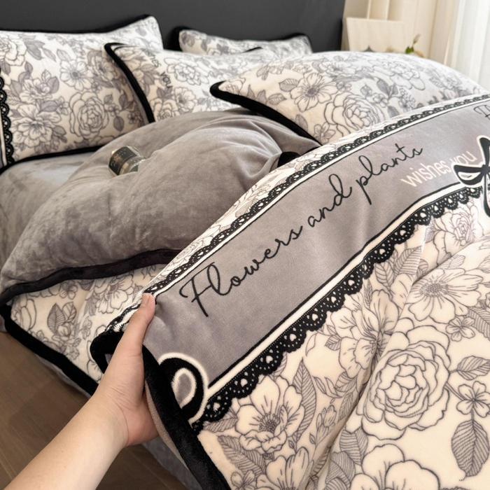 91家纺网 家纺一手货源 找家纺 诺梵2025新款牛8斤奶绒印花包边四件套锦绣