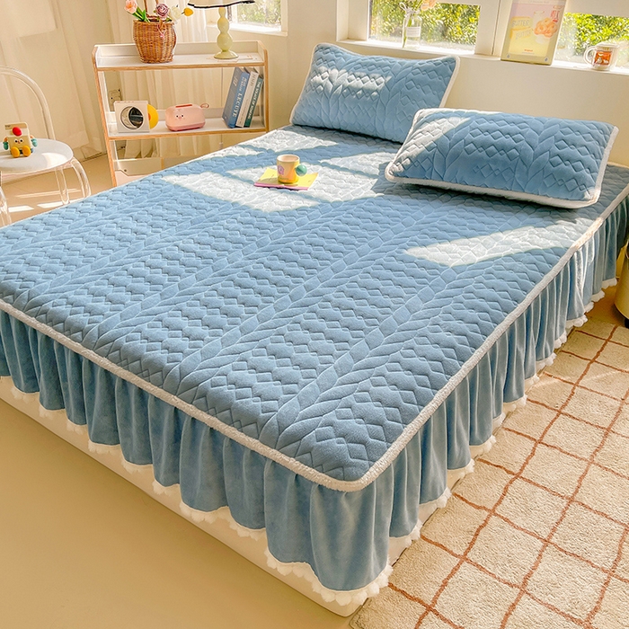 91家纺网 家纺一手货源 找家纺 眠势力 2025新款牛奶绒床笠夹棉加厚保暖床垫保护套韩版床裙床笠二合一毛球球带裙边款 冰雪兰-毛球款