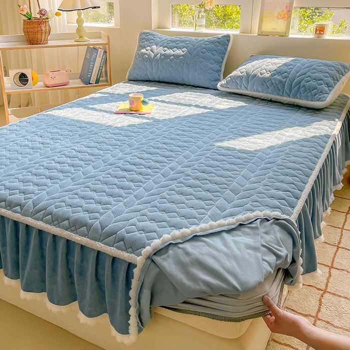 91家纺网 家纺一手货源 找家纺 眠势力 2025新款牛奶绒床笠夹棉加厚保暖床垫保护套韩版床裙床笠二合一毛球球带裙边款 冰雪兰-毛球款