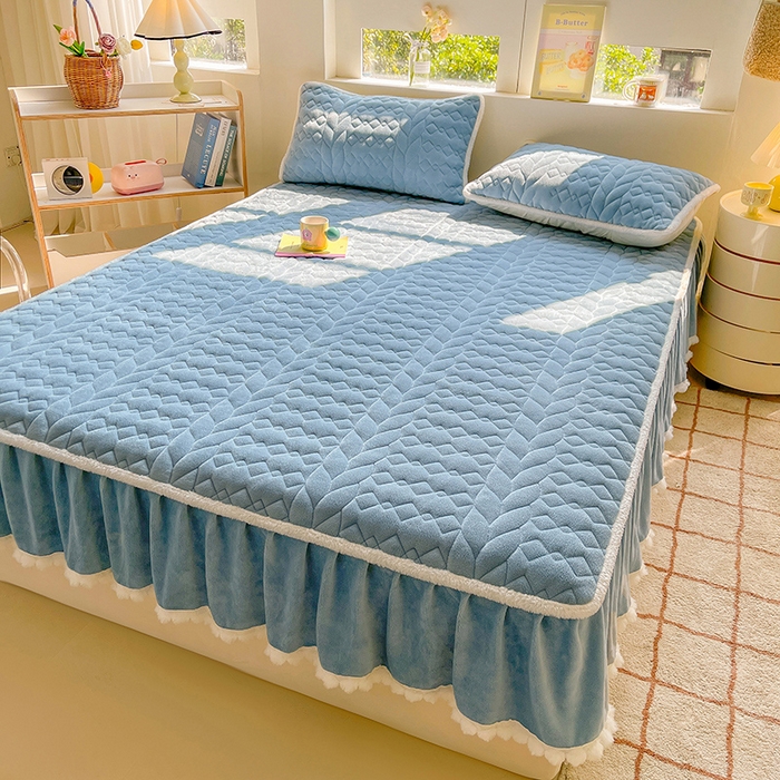 91家纺网 家纺一手货源 找家纺 眠势力 2025新款牛奶绒床笠夹棉加厚保暖床垫保护套韩版床裙床笠二合一毛球球带裙边款 冰雪兰-毛球款