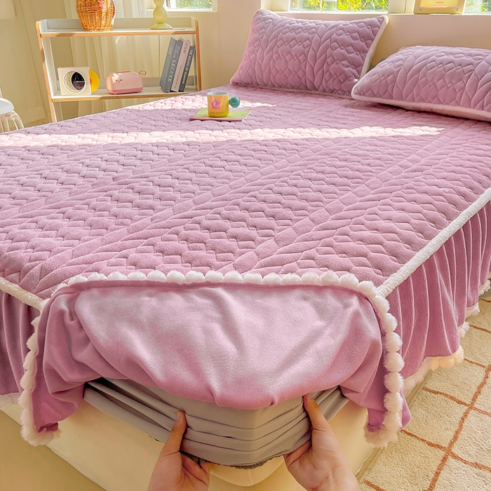 91家纺网 家纺一手货源 找家纺 眠势力 2025新款牛奶绒床笠夹棉加厚保暖床垫保护套韩版床裙床笠二合一毛球球带裙边款 丁香紫-毛球款