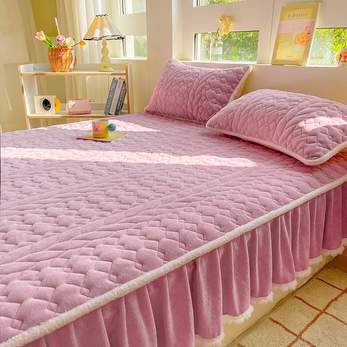 91家纺网 家纺一手货源 找家纺 眠势力 2025新款牛奶绒床笠夹棉加厚保暖床垫保护套韩版床裙床笠二合一毛球球带裙边款 丁香紫-毛球款