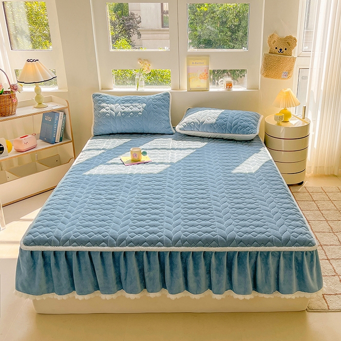 91家纺网 家纺一手货源 找家纺 眠势力 2025新款牛奶绒床笠夹棉加厚保暖床垫保护套韩版床裙床笠二合一毛球球带裙边款 冰雪兰-毛球款