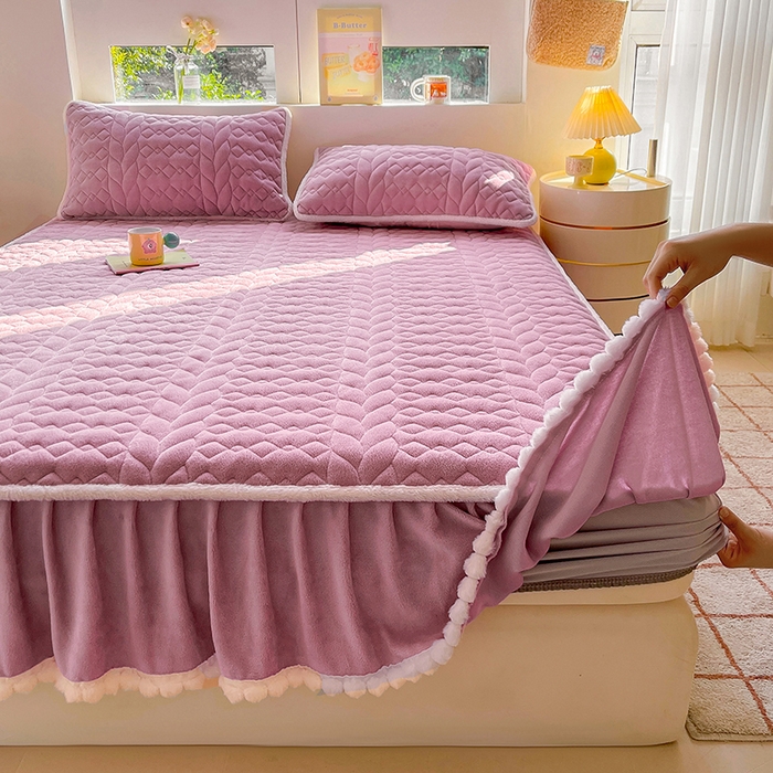 91家纺网 家纺一手货源 找家纺 眠势力 2025新款牛奶绒床笠夹棉加厚保暖床垫保护套韩版床裙床笠二合一毛球球带裙边款 丁香紫-毛球款
