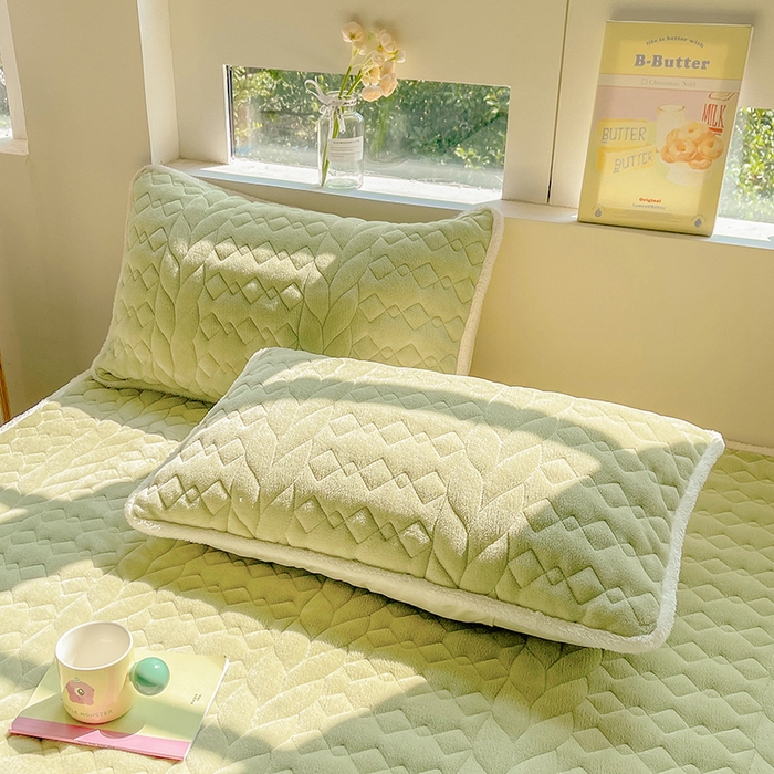 91家纺网 家纺一手货源 找家纺 眠势力 2025新款牛奶绒床笠夹棉加厚保暖床垫保护套韩版床裙床笠二合一毛球球带裙边款 抹茶绿-毛球款