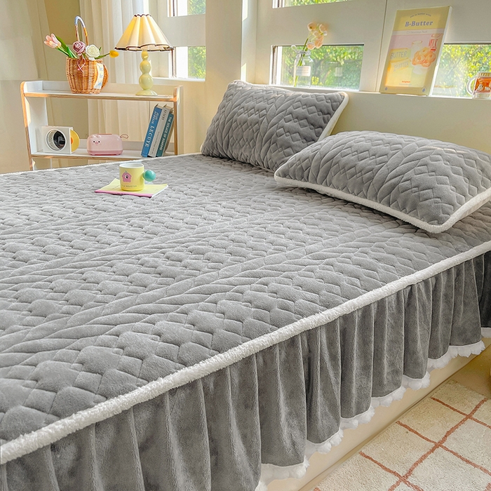 91家纺网 家纺一手货源 找家纺 眠势力 2025新款牛奶绒床笠夹棉加厚保暖床垫保护套韩版床裙床笠二合一毛球球带裙边款 深空灰-毛球款