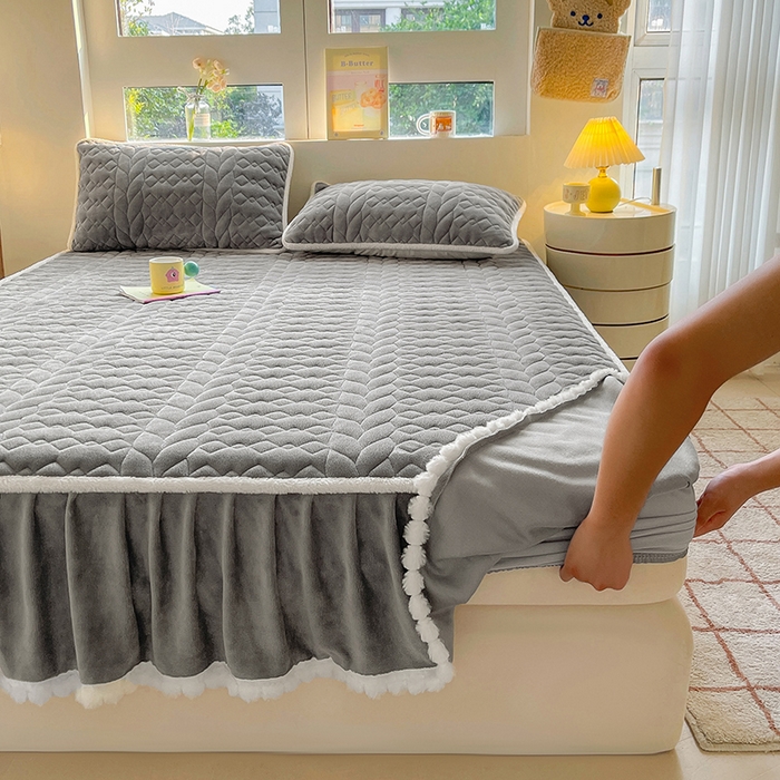 91家纺网 家纺一手货源 找家纺 眠势力 2025新款牛奶绒床笠夹棉加厚保暖床垫保护套韩版床裙床笠二合一毛球球带裙边款 深空灰-毛球款