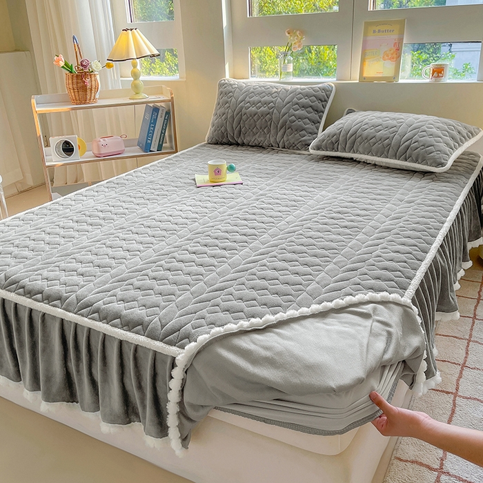 91家纺网 家纺一手货源 找家纺 眠势力 2025新款牛奶绒床笠夹棉加厚保暖床垫保护套韩版床裙床笠二合一毛球球带裙边款 深空灰-毛球款