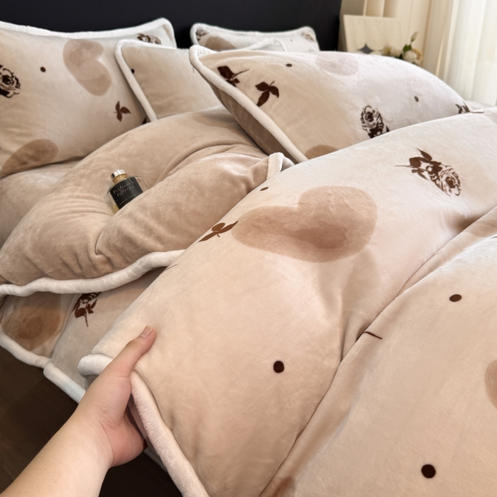 91家纺网 家纺一手货源 找家纺 诺梵2025新款牛8斤奶绒印花包边四件套玫瑰恋