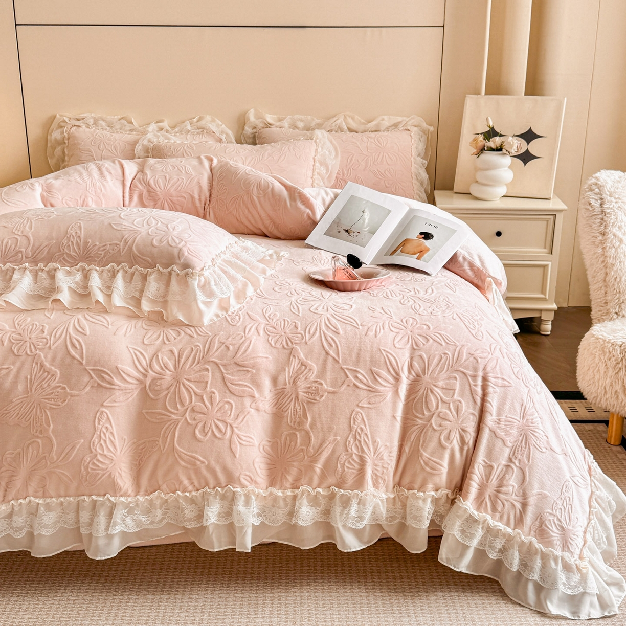 91家纺网 家纺一手货源 找家纺 （总）爱家（原缔乐家纺） 2025新款A类牛奶雕花绒四件套 花野漫屿系列（床盖加20）