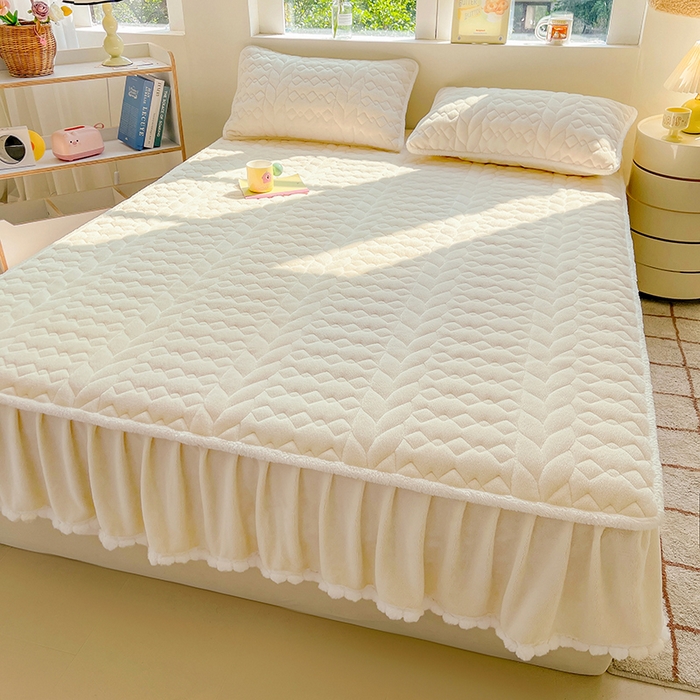 91家纺网 家纺一手货源 找家纺 眠势力 2025新款牛奶绒床笠夹棉加厚保暖床垫保护套韩版床裙床笠二合一毛球球带裙边款 奶白-毛球款