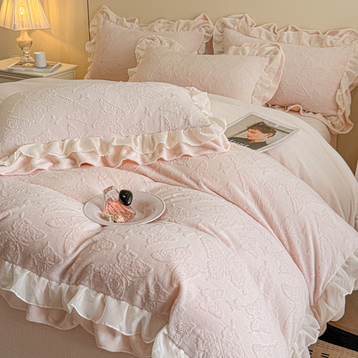 （总）爱家（原缔乐家纺） 2025新款A类牛奶雕花绒四件套 山茶花-蝴蝶之恋系列（床盖加20）