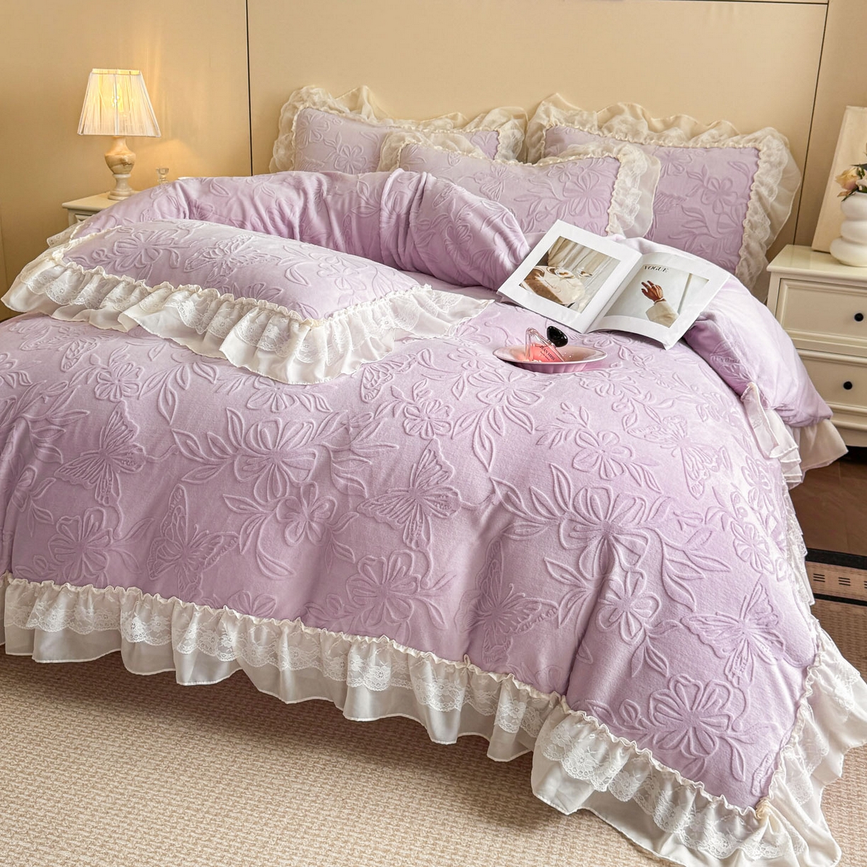 91家纺网 家纺一手货源 找家纺 （总）爱家（原缔乐家纺） 2025新款A类牛奶雕花绒四件套 花野漫屿系列（床盖加20）