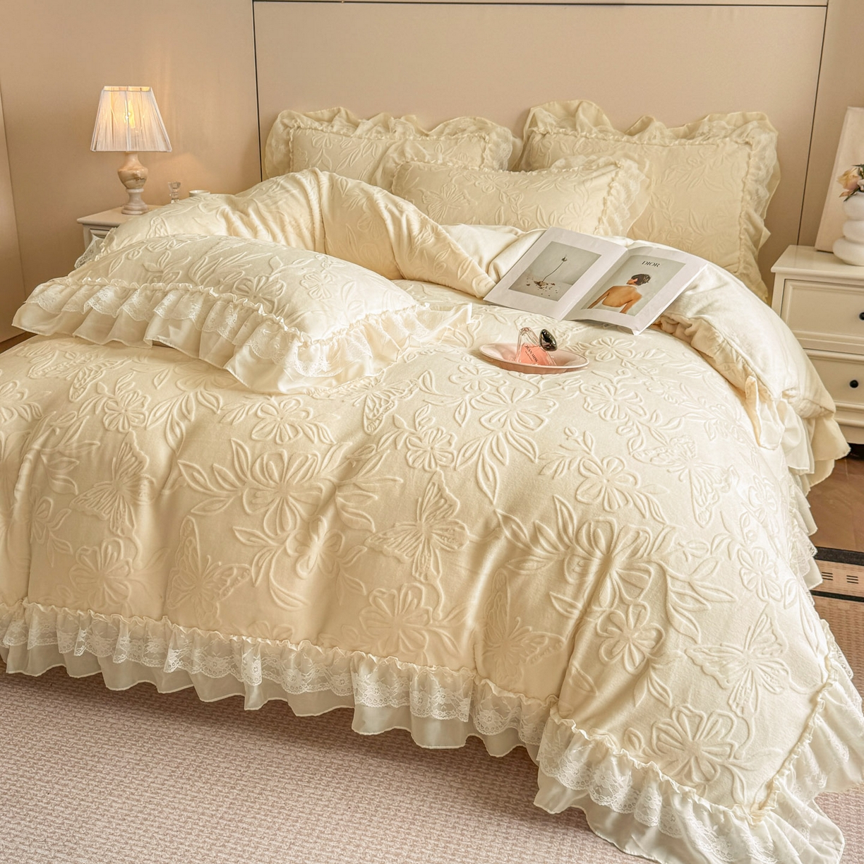 91家纺网 家纺一手货源 找家纺 （总）爱家（原缔乐家纺） 2025新款A类牛奶雕花绒四件套 花野漫屿系列（床盖加20）