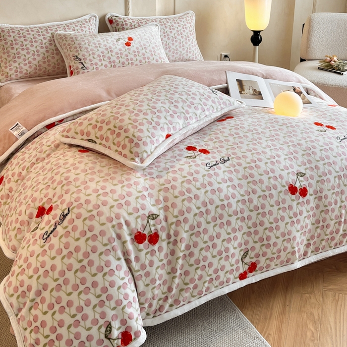 91家纺网 家纺一手货源 找家纺 诺梵2025新款牛8斤奶绒印花包边四件套汐颜