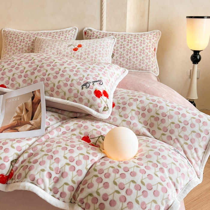 91家纺网 家纺一手货源 找家纺 诺梵2025新款牛8斤奶绒印花包边四件套汐颜