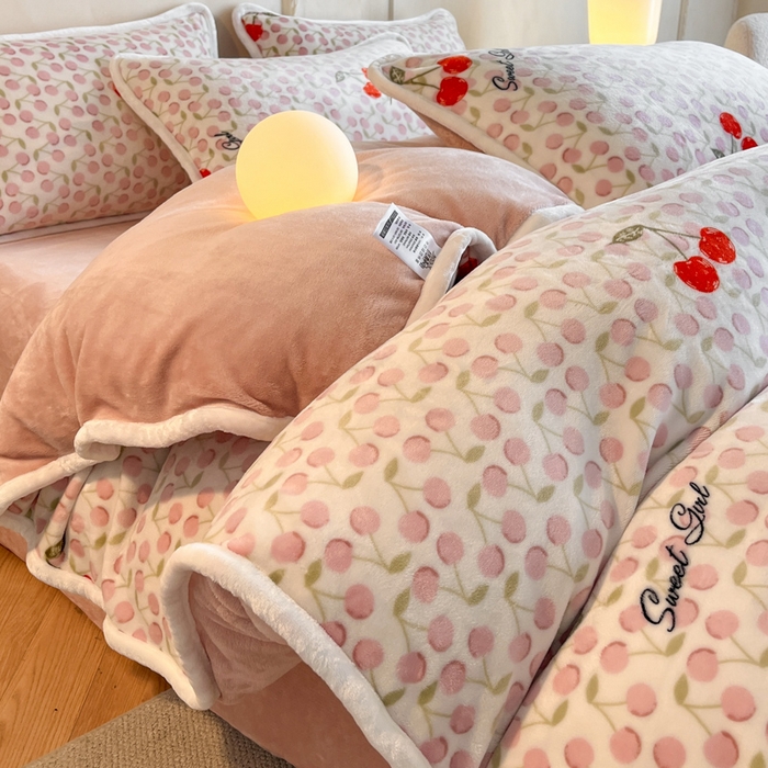 91家纺网 家纺一手货源 找家纺 诺梵2025新款牛8斤奶绒印花包边四件套汐颜