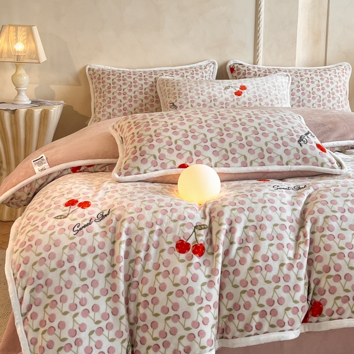 91家纺网 家纺一手货源 找家纺 诺梵2025新款牛8斤奶绒印花包边四件套汐颜