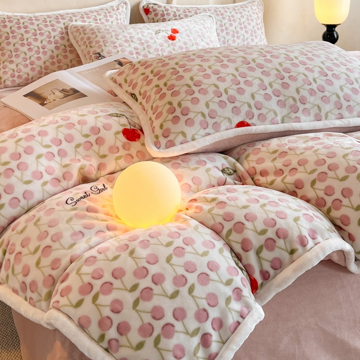 91家纺网 家纺一手货源 找家纺 诺梵2025新款牛8斤奶绒印花包边四件套汐颜