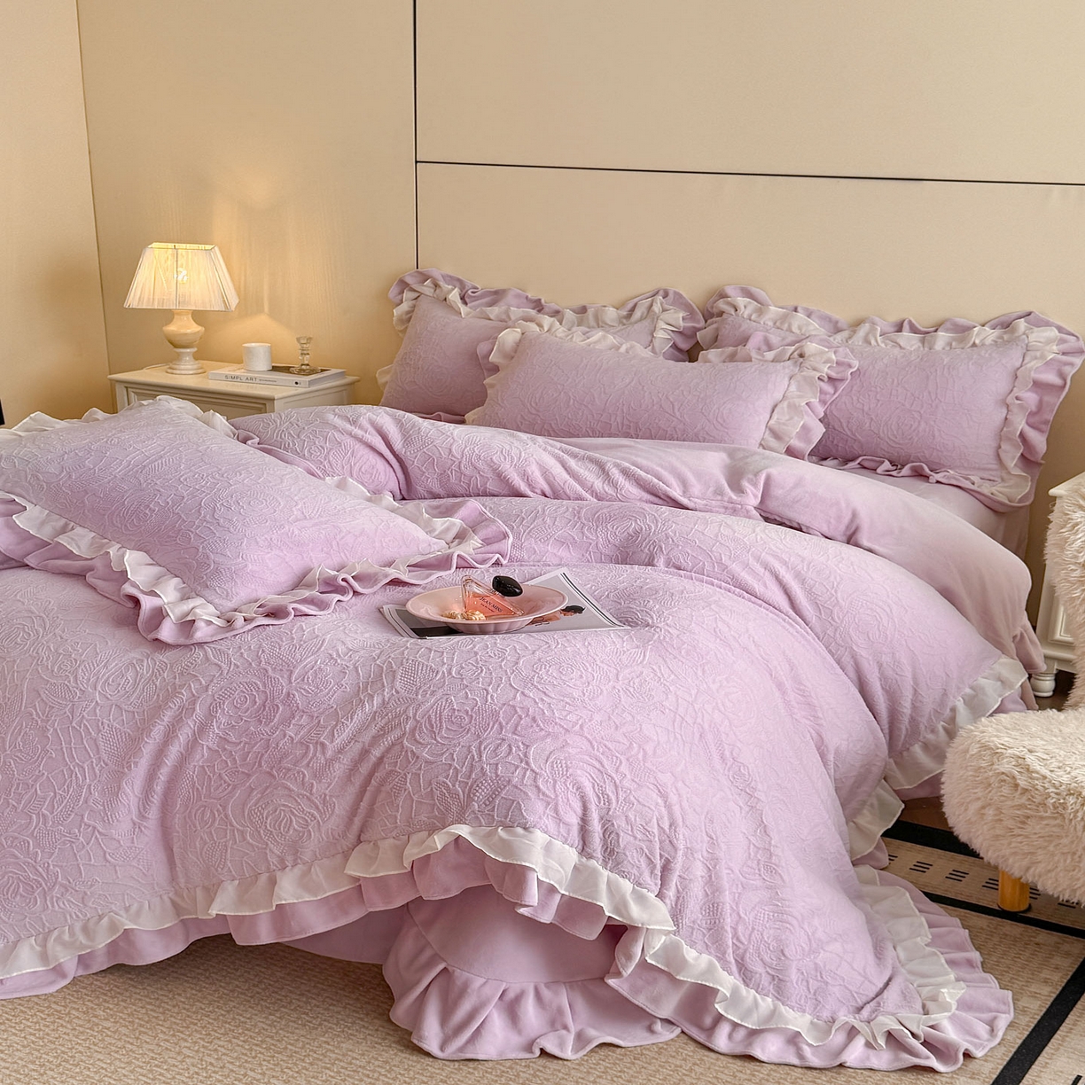 91家纺网 家纺一手货源 找家纺 （总）爱家（原缔乐家纺） 2025新款A类牛奶雕花绒四件套 山茶花-蝴蝶之恋系列（床盖加20）