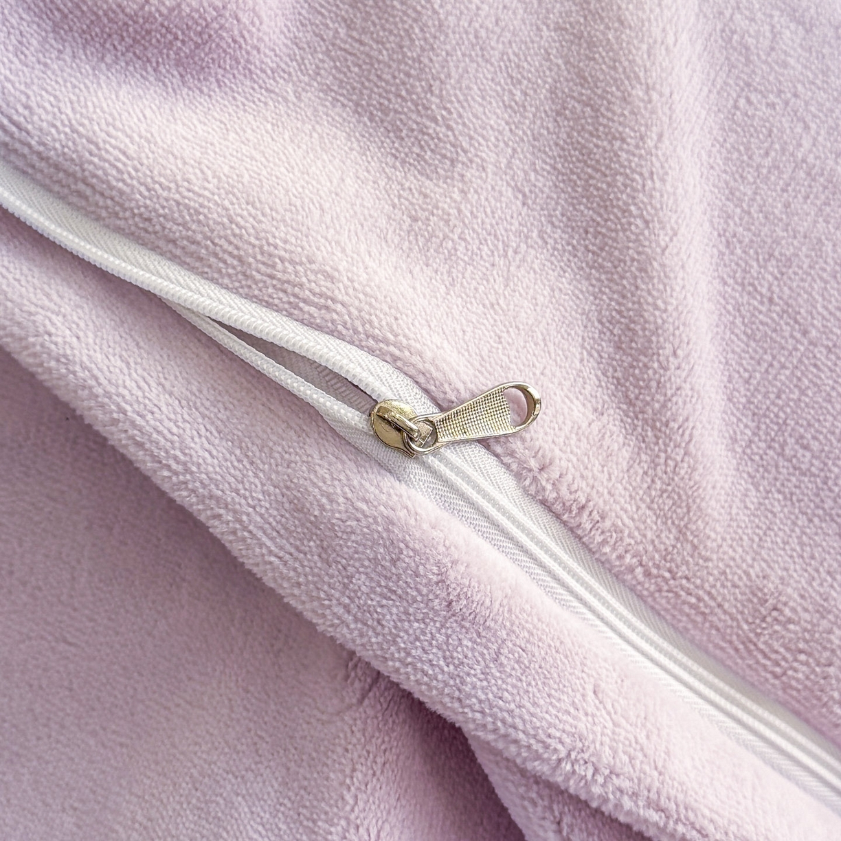 91家纺网 家纺一手货源 找家纺 爱家（原缔乐家纺） 2025新款A类牛奶雕花绒四件套 花野漫屿系列 花野漫屿-梦幻紫