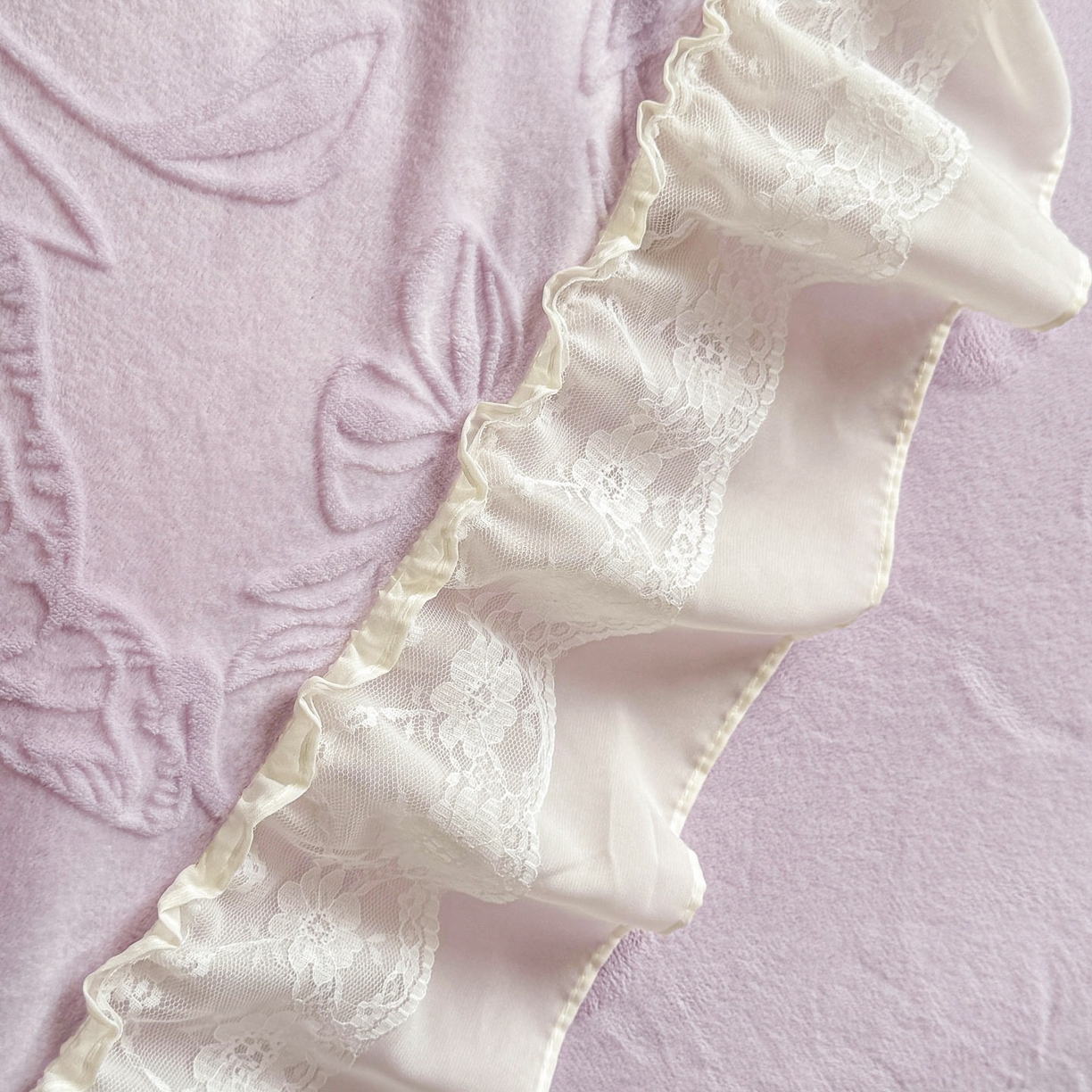 91家纺网 家纺一手货源 找家纺 爱家（原缔乐家纺） 2025新款A类牛奶雕花绒四件套 花野漫屿系列 花野漫屿-梦幻紫