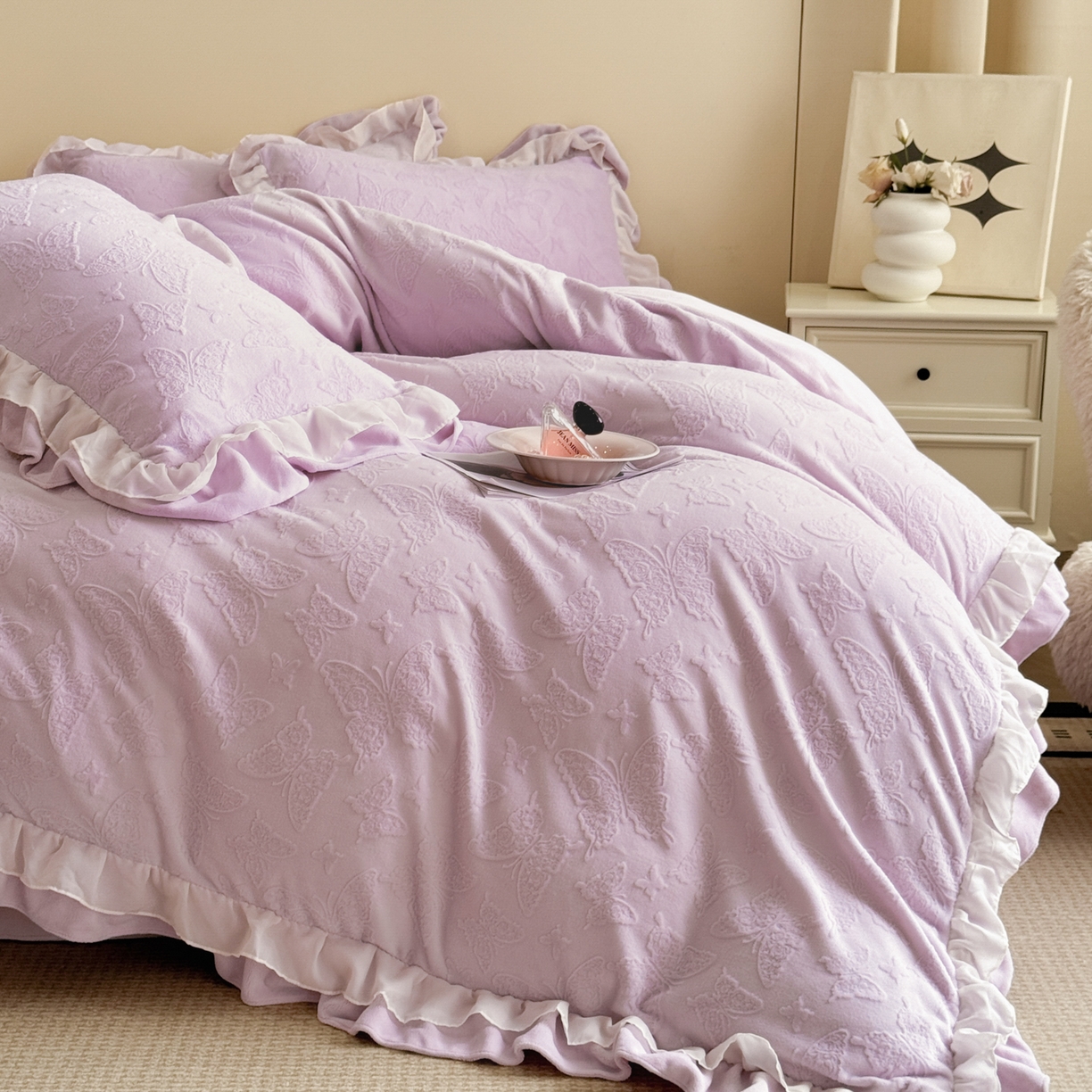 91家纺网 家纺一手货源 找家纺 爱家（原缔乐家纺） 2025新款A类牛奶雕花绒四件套 山茶花-蝴蝶之恋系列 蝴蝶之恋-梦幻紫