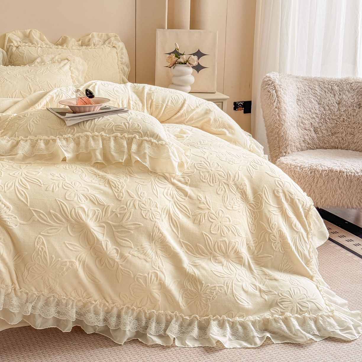 91家纺网 家纺一手货源 找家纺 爱家（原缔乐家纺） 2025新款A类牛奶雕花绒四件套 花野漫屿系列 花野漫屿-奶昔白