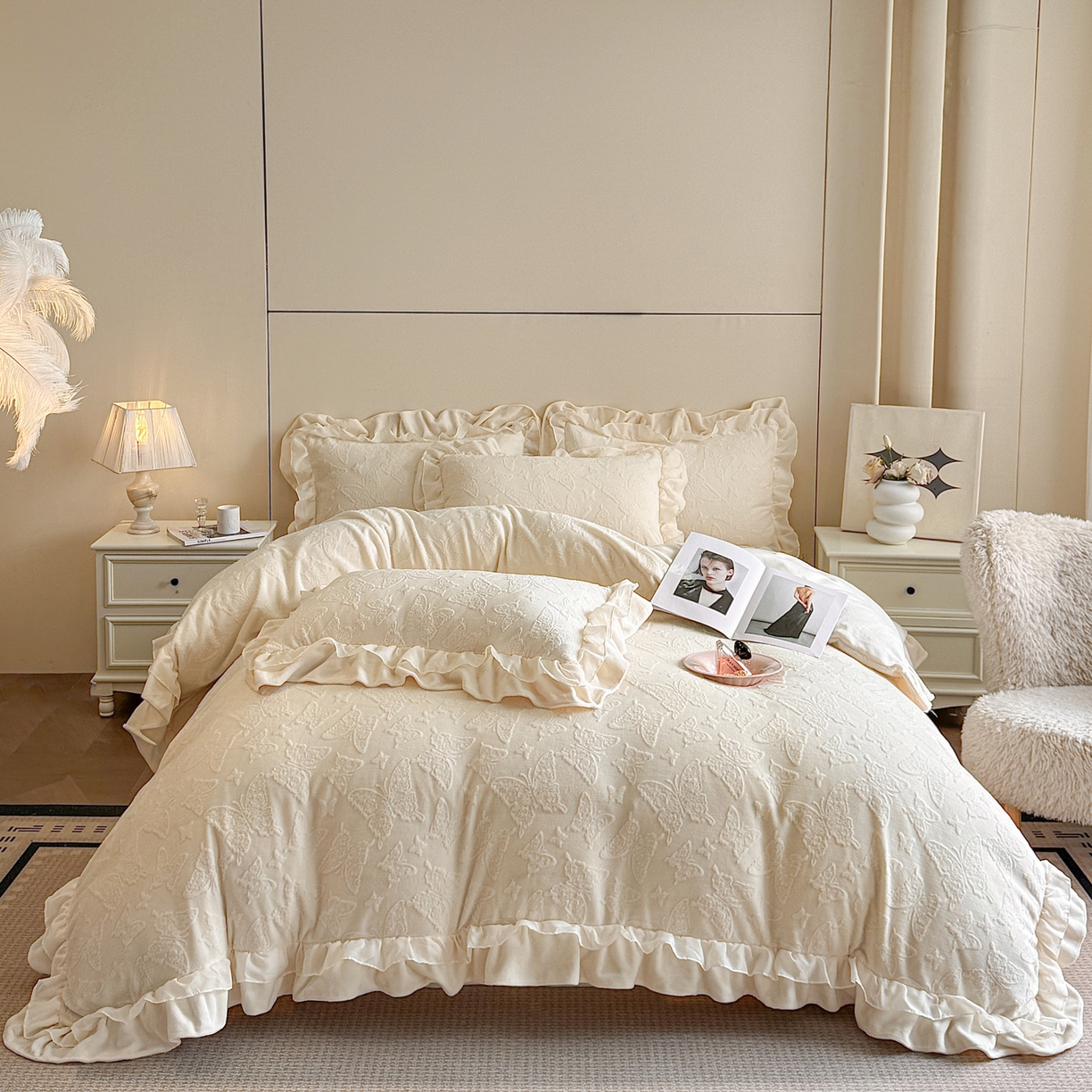 91家纺网 家纺一手货源 找家纺 爱家（原缔乐家纺） 2025新款A类牛奶雕花绒四件套 山茶花-蝴蝶之恋系列 蝴蝶之恋-奶昔白