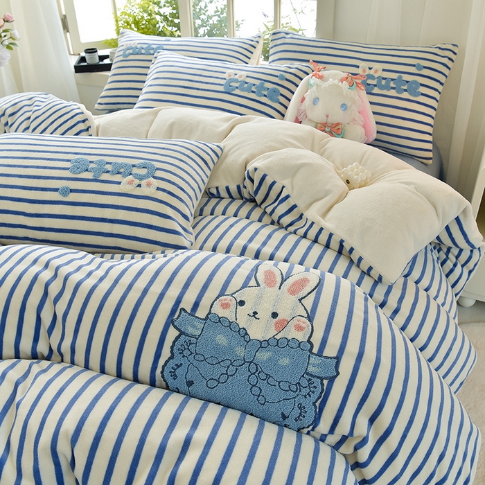 91家纺网 家纺一手货源 找家纺 （总）炫拼家纺 2025新款条纹印花卡通毛巾绣加厚牛奶绒四件套