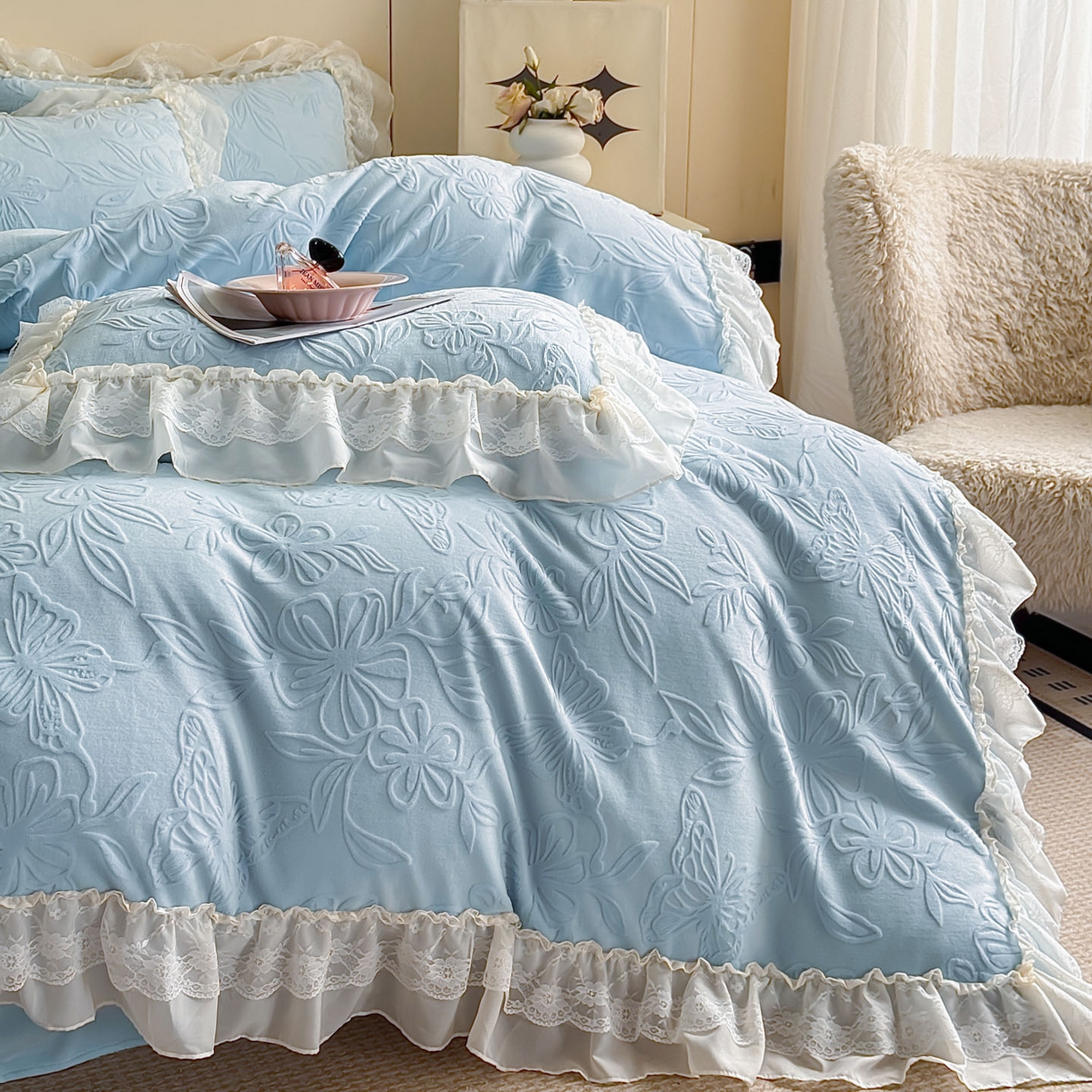 91家纺网 家纺一手货源 找家纺 爱家（原缔乐家纺） 2025新款A类牛奶雕花绒四件套 花野漫屿系列 花野漫屿-天空兰