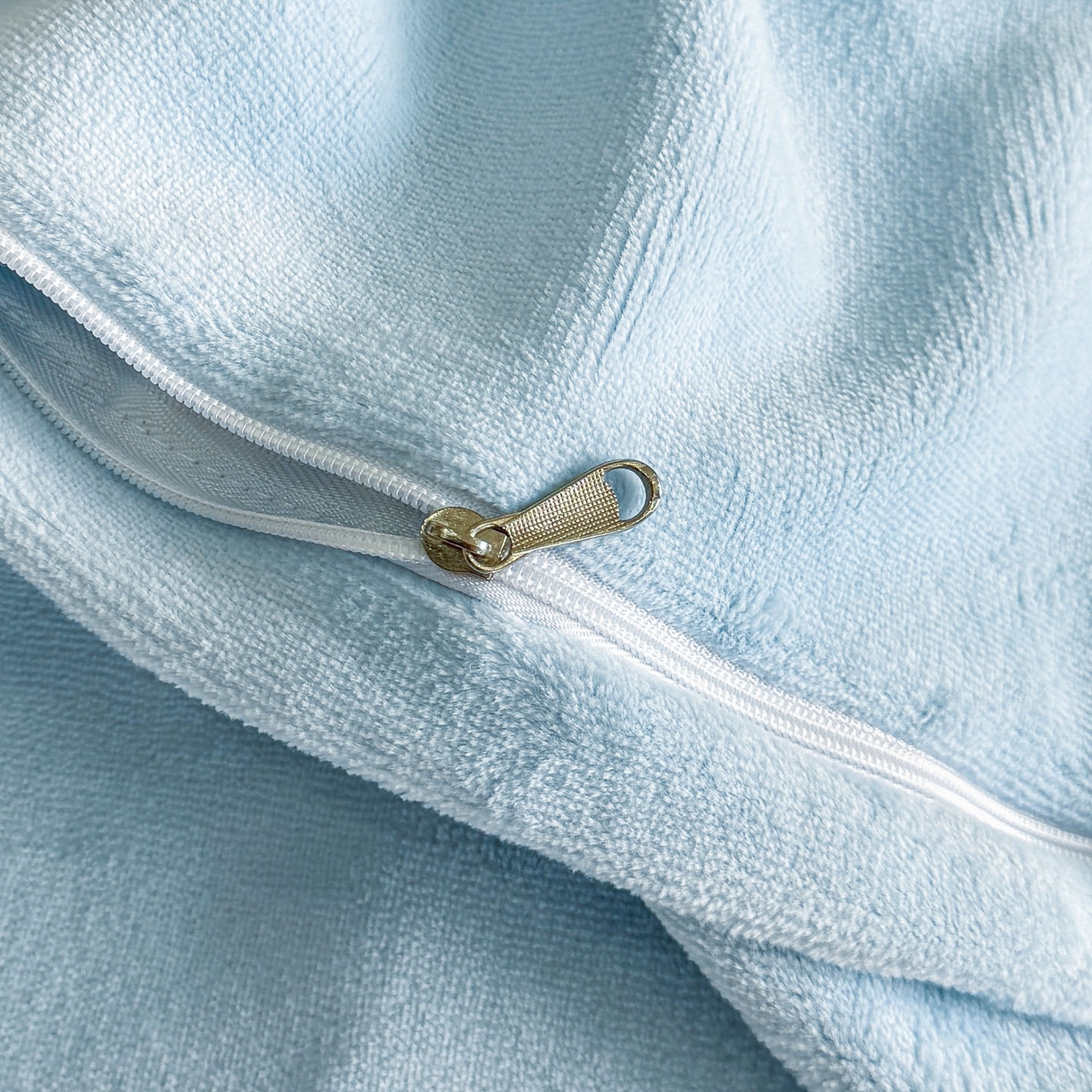 91家纺网 家纺一手货源 找家纺 爱家（原缔乐家纺） 2025新款A类牛奶雕花绒四件套 花野漫屿系列 花野漫屿-天空兰