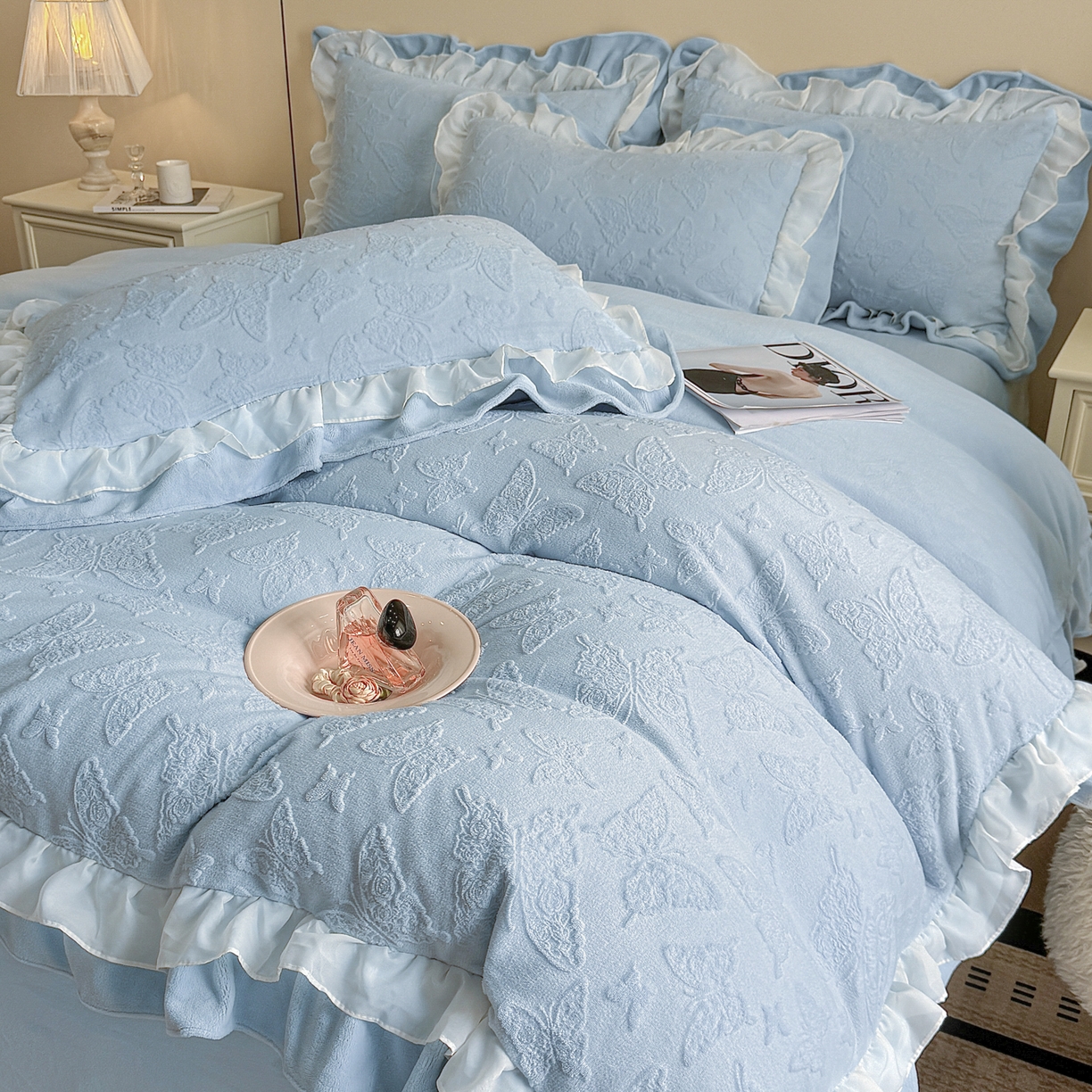 爱家（原缔乐家纺） 2025新款A类牛奶雕花绒四件套 山茶花-蝴蝶之恋系列 蝴蝶之恋-天空兰
